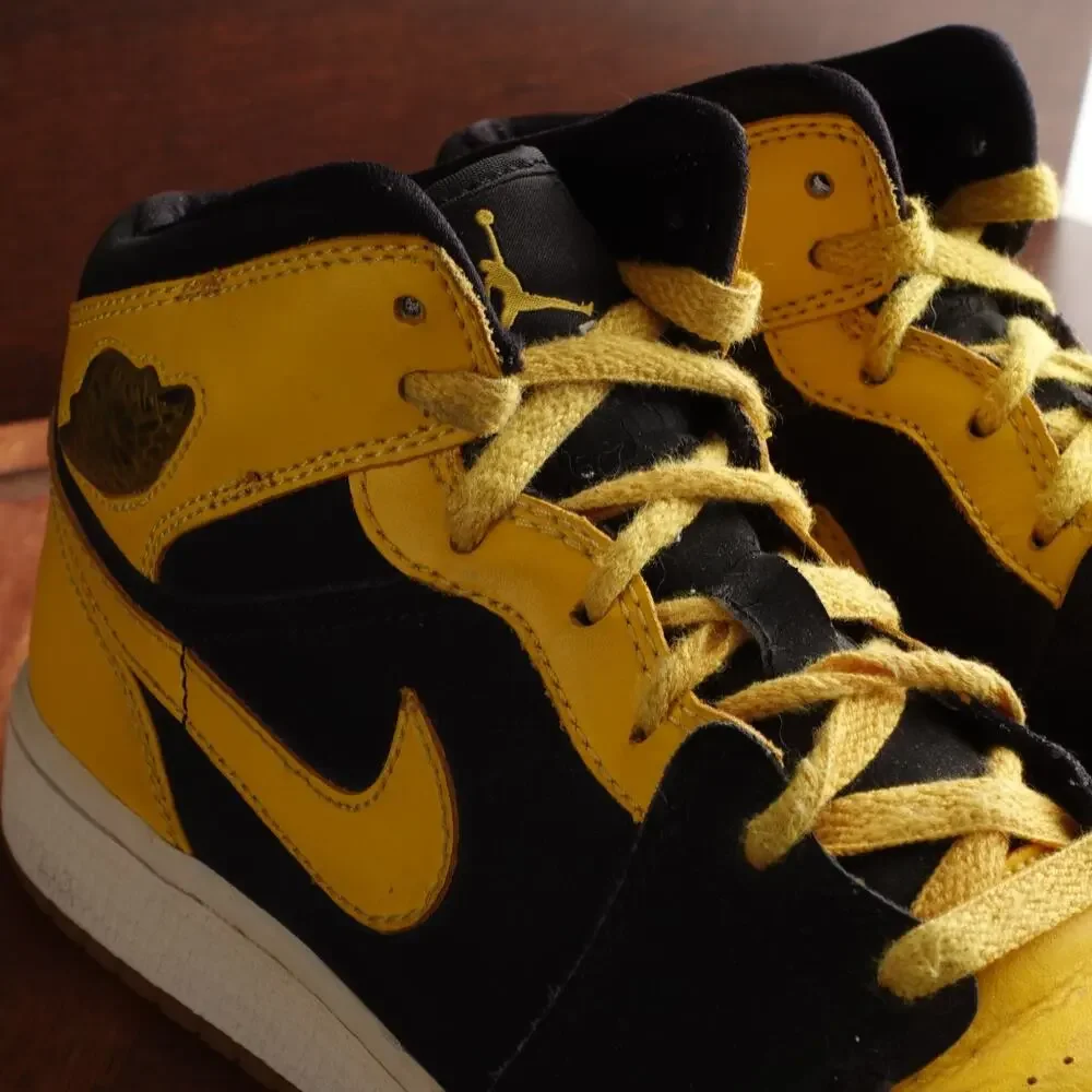 Nike Sneakers SZ 6.5Y Air Jordan 1 Retro New Love BLK Varsity Maize 307383-071